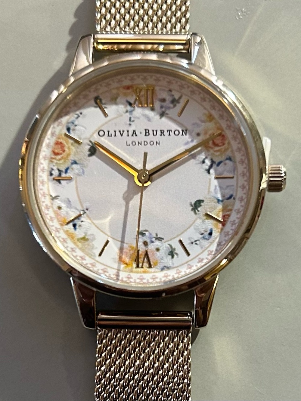 OLIVIA BURTON TRA PARTY WATCH WITH 30mm WHITE FLORAL FACE & GOLDEN MESHBRACELET